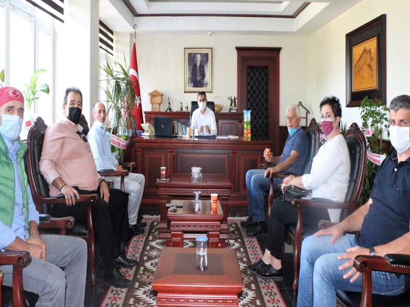 Arhavi MHP İlçe Başkanı Adil HATİNOĞLU ve Arhavi MHP İlçe Teşkilatı Yönetim Kurulu Üyelerinin ziyareti.